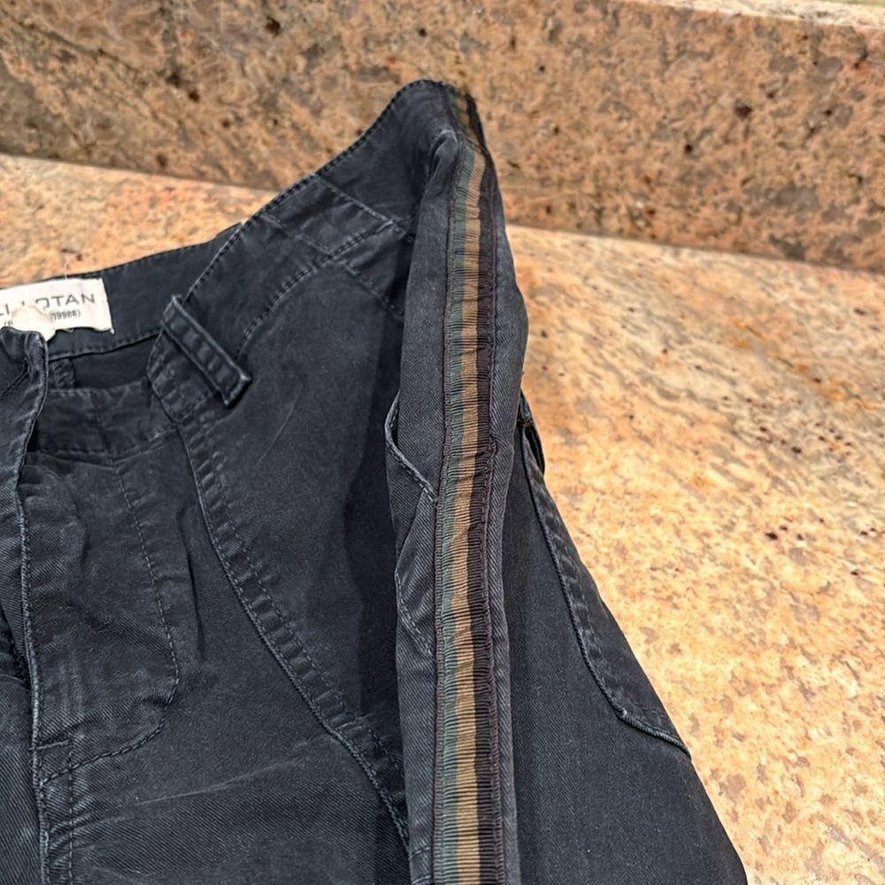 Nili Lotan woman's black cargo pants cuffed at the bottom - Picture 5 of 14